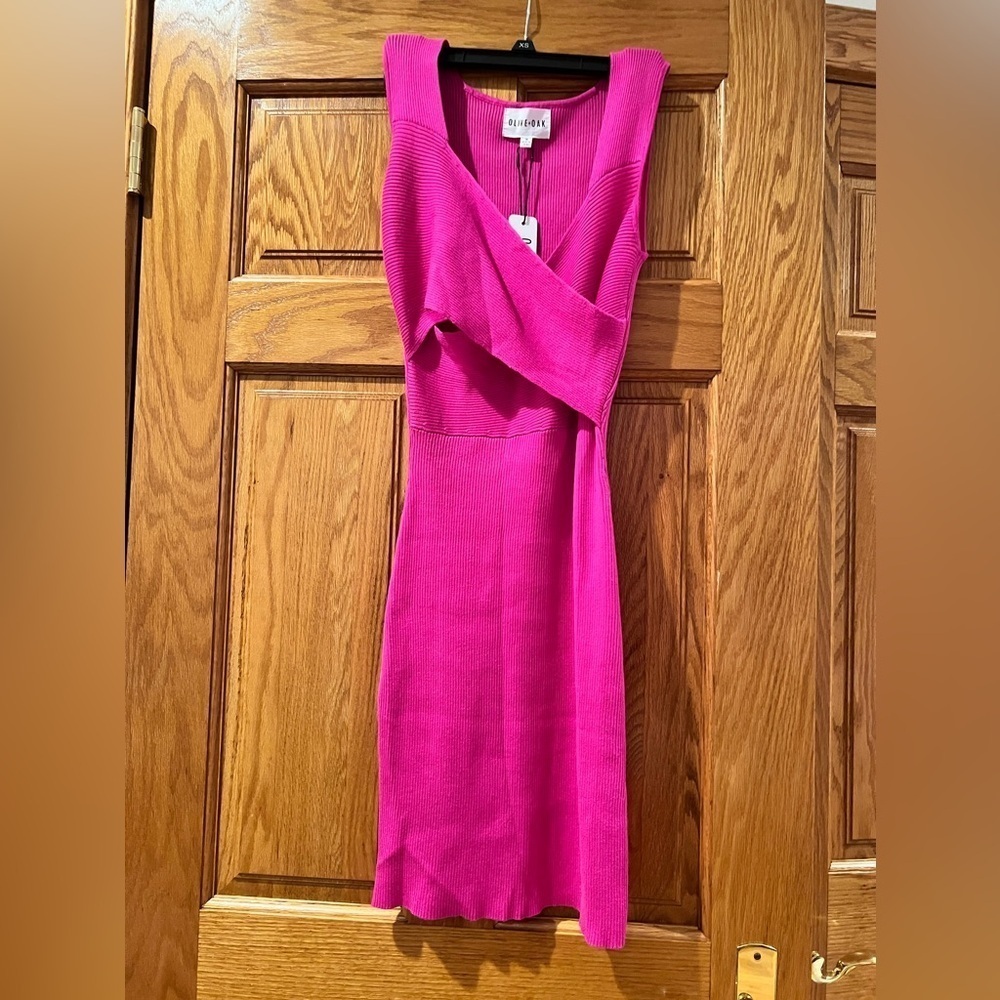 Olive & Oak - Intense Magenta Ribbed Sleeveless Midi Dress